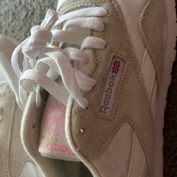 NWOT Reebok classics, white, size 9, never worn - Picture 5 of 7